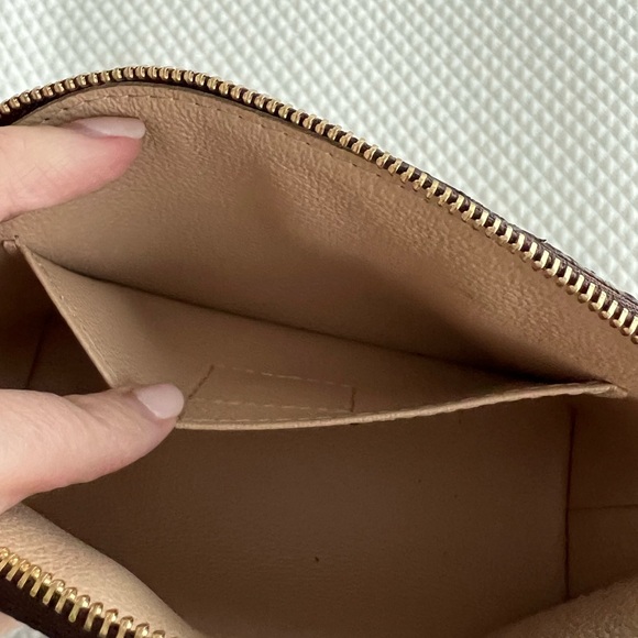 Louis Vuitton Cosmetic Pouch - Picture 8 of 12